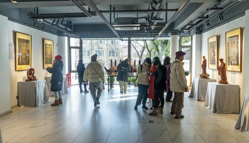 美學與禪韻的交匯 探訪當代佛造像藝術家王勇波上海作品展